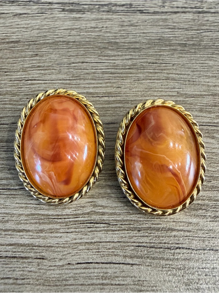 Vintage Ellen Designs Signed Acrylic Amber Gold Tone Clip On Earrings Midcentury